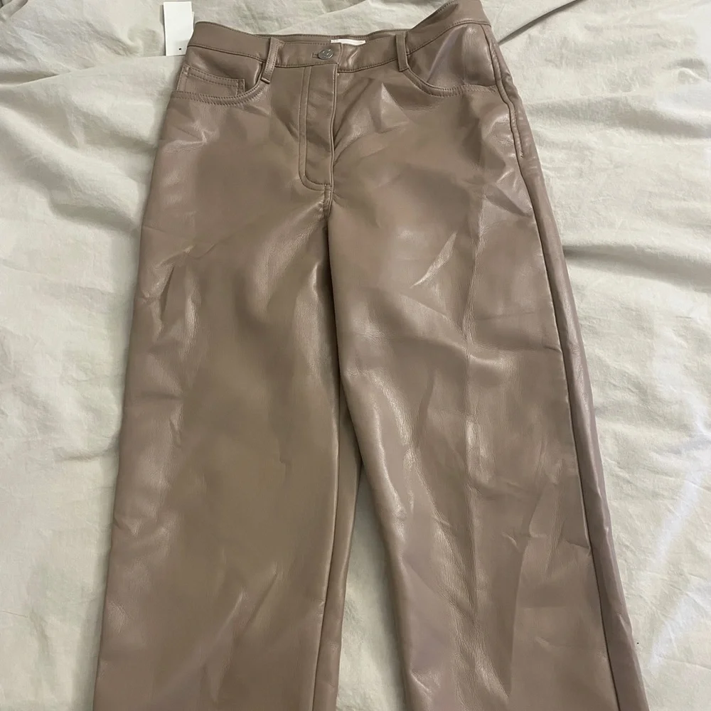 NWT Aritzia- Wilfred Melina Leather Cropped Pants - Picture 3 of 8